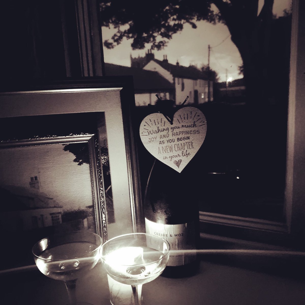 ManorBramley's tweet image. 2 more weeks without heating and hot water 🥶. Lucky we have a candle and house warming prosecco to keep us warm! 😊 
#flamboroughhead #holidaycottage #oldcottage #seals #retroglasses #cyclinguk #hiking #southlanding #northlanding #lifestylechange #eastyorkshire #coastalliving