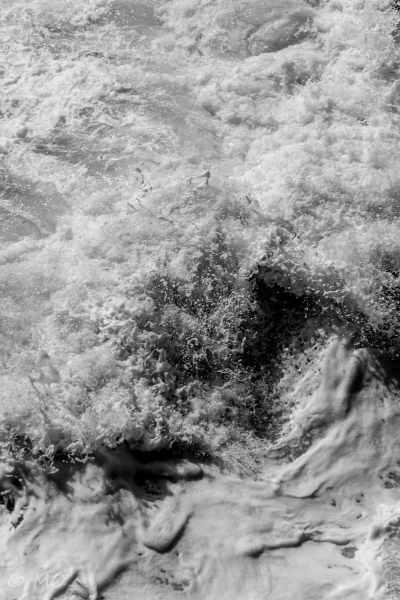 alysinix's tweet photo. Waves impact (3/3) #picoftheday #water #airfrance #franceisontheair #composition #shape #frenchtouch #art #fineart #pattern #wave #graphism #lines #blackandwhite #raw #light #fineart @NikonProEurope @NikonEurope @nikonownermag @SmugMug
@500px @Flickr https://t.co/4w3ACdtk0w