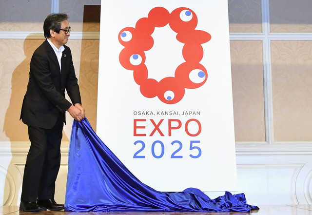 The 2025 Osaka world's fair logo had 5 finalists. Option E was the winner.Its official name is inochi no kagayaki ("brilliance of life"), but Japanese Twitter nicknamed it koroshite-kun ("please kill me now-kun")Here is a thread of memes!1/ #いのちの輝き #コロシテくん