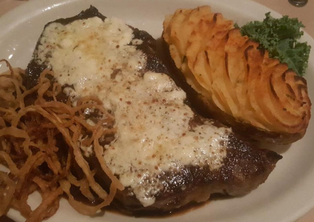 Steak38Cafe's tweet photo. Saturday calls for something extra special 🤤👌
-
Call for reservations! We're open from 4PM - 10PM MON-WED!
.
.
.
#Steak38 #CherryHillNJ #NJEats #EatsOfNJ #NewJersey #Steakhouse #Steaks #Foodie #NewJerseyFoodie #SteakGoals #SteakDinner https://t.co/175txKGylT
