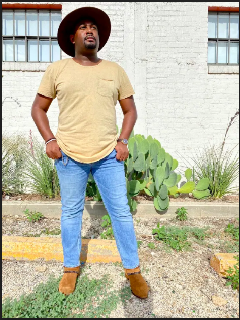 VIP_UTSA's tweet photo. It’s our pleasure to introduce our Advisor Mr. John Bonner! His hometown is San Antonio,Texas! 

-His favorite gospel song is: 
 My Worship by Phil Thompson https://t.co/u7Ai26aPV2