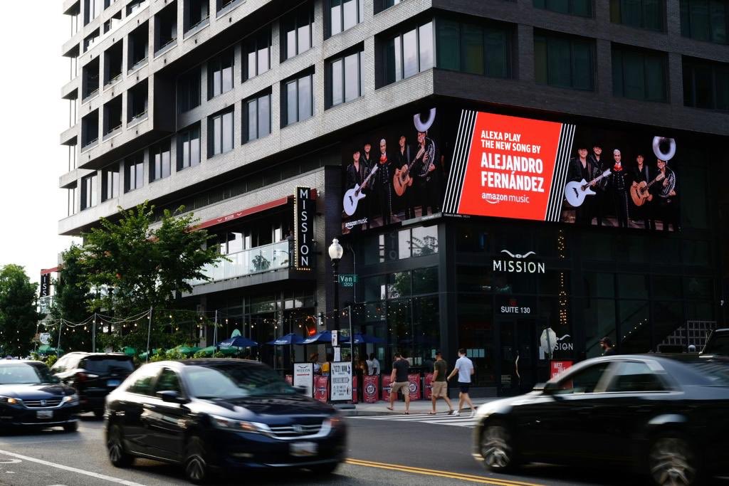 alexoficial's tweet photo. ¡La música rompiendo fronteras y uniendo culturas! 🦂🔥🇺🇸🇲🇽
#DecepcionesAFyC50 en Washington, D.C. ! @amazonmusic 

¿Listos para cantar el fin de semana?
Encuentren mi colaboración con @Calibre50 AQUÍ! ⬇️
https://t.co/Zt9va8WyQr https://t.co/jJAlHLII5L