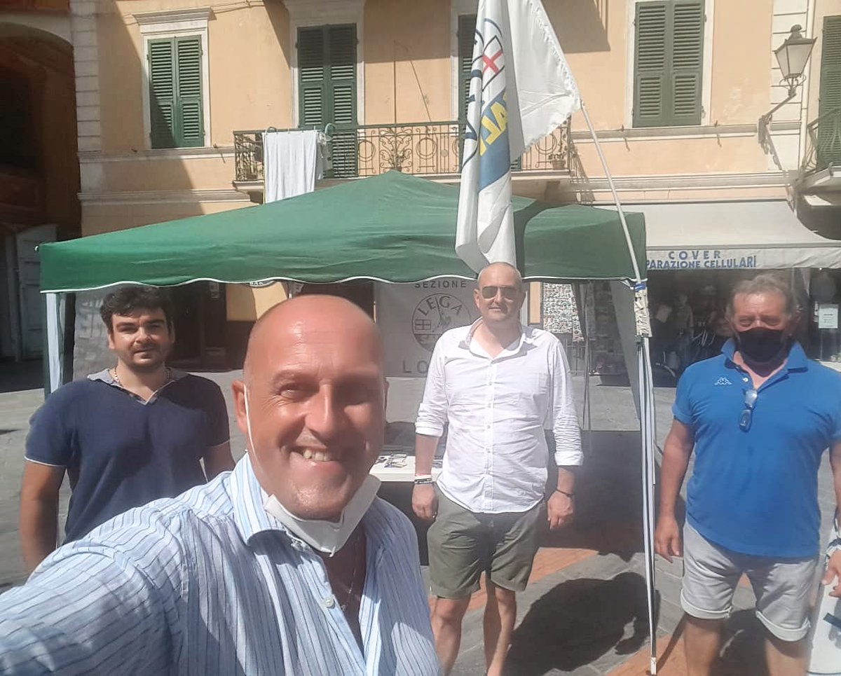 LegaSasso's tweet photo. 🔵 Un saluto da #Loano!
Sempre sorridenti, sempre sul territorio ad ascoltare le richieste dei cittadini.
Buon fine settimana amici. 

#avantiliguria #Lega #scriviSASSO https://t.co/lRWDqBoo4h