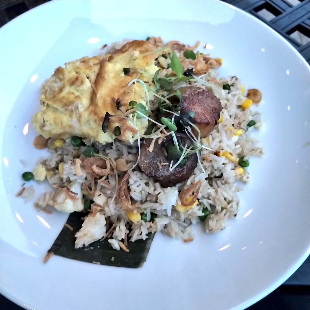 berryonline's tweet photo. It's @GoCanadaUnited wknd in Canada! Last night, thx to Mayor @DaveJaworsky lifting the visa  requirements at #CheckpointUnion, I visited @LoloanLobbyBar for dinner. The Kam Pad Thalay was scrumptious! Take time this weekend &amp; #ShowLocalSomeLove! #ShopLocal #DineLocal #SaveLocal https://t.co/6jNumR3qqC