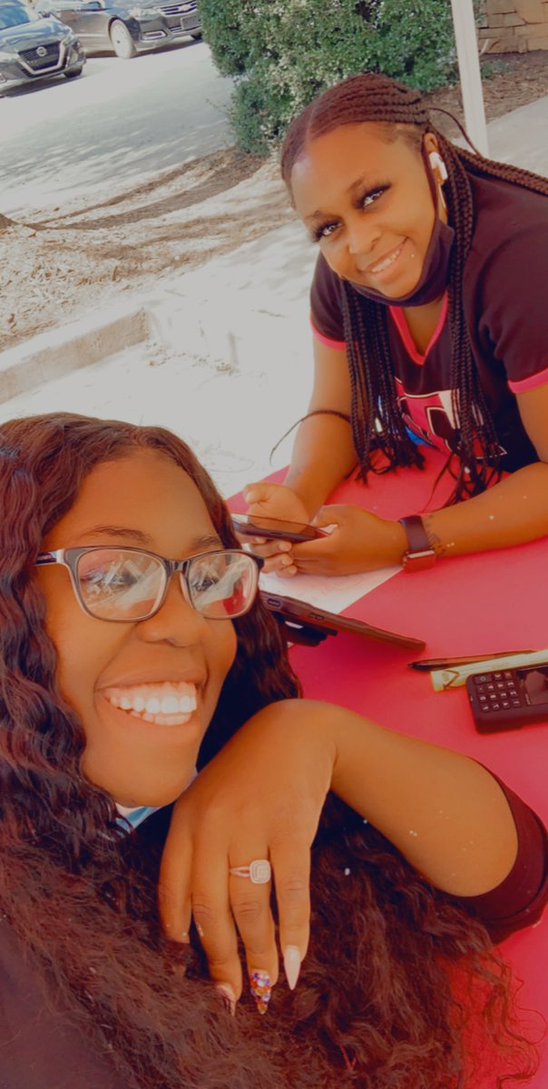 Selfie between customers. Shannon &amp; I 😊 providing curbside under the tent 
#magentalife #teamflatshoals #facesbehindthemask #savagenation #atlantasouth