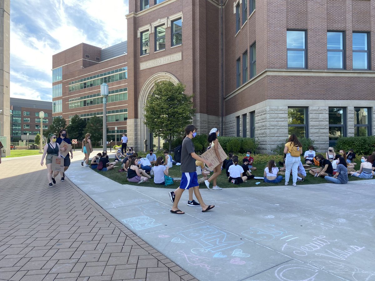  #LoyolaProtests students are gathering on the east side of Cuneo Hall for the ninth straight day of protests on Loyola’s campus. The group is calling for the university to better support Black students and cut ties with CPD, among other things.
