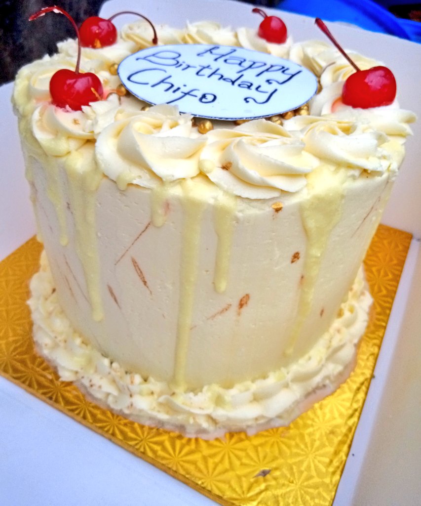 Cakesbyella01's tweet photo. ...... Always remember to take care of yourself...While at it,eat some cake and a glass of yoghurt and chill,okay....lines will fall in pleasant places ozigbo😜
:

#cakesbyella😘
#cakesforboysandgirls
#enugucakevendor
#cakesinenugu
#cakepreneur😍😍
#bestcakeplug 
#bakeriesinEnugu https://t.co/DligyPGetF