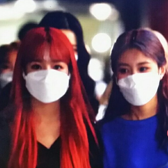 with <a href="/hmsteryul/">jo yuriii</a>! #HyeWon #혜원 #IZONE #아이즈원 [<a href="/official_izone/">official_IZONE</a>]