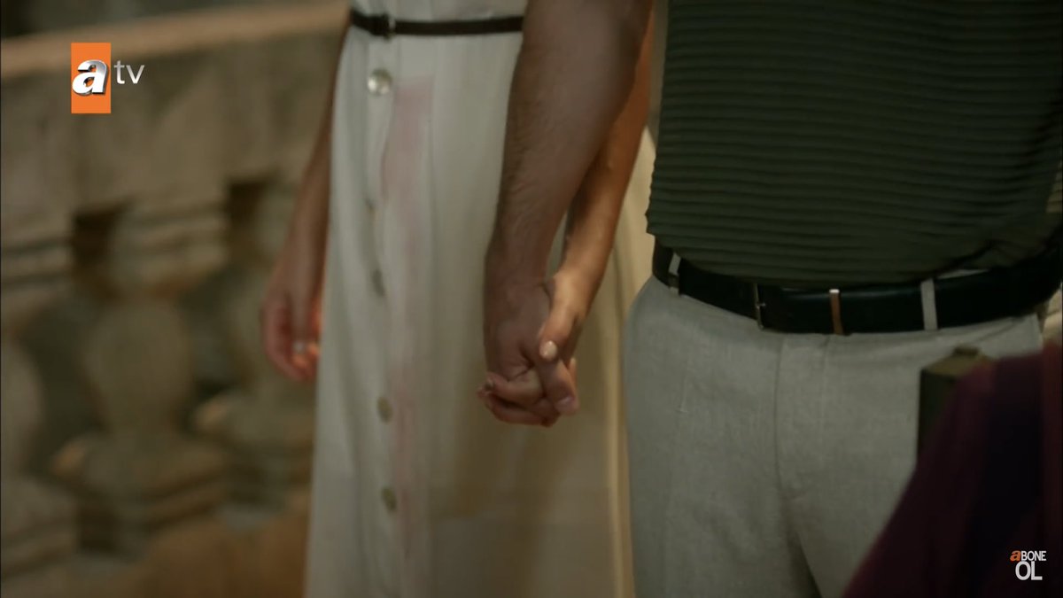 * Gonül’s inner voice* :WTF!My trick did not work! They’re holding hands!I’m such a desperate soul!  #Hercai  #ReyMir #EbruŞahin  #AkınAkınözü #OyaUnustasi