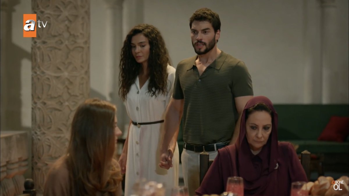 * Gonül’s inner voice* :WTF!My trick did not work! They’re holding hands!I’m such a desperate soul!  #Hercai  #ReyMir #EbruŞahin  #AkınAkınözü #OyaUnustasi