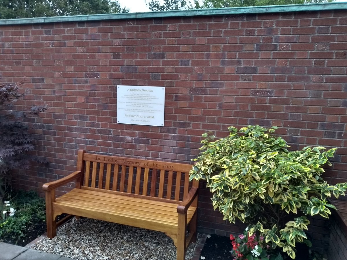 2010Coote's tweet photo. . Lovely tree and bench in memory of Tony at Mt. Merrion & Kilmacud parishes. Thanks all involved @MtMerrionChurch @kilmacudparish @IMNDA #LiveWhileYouCan 😁 https://t.co/Qr7l83j6t3