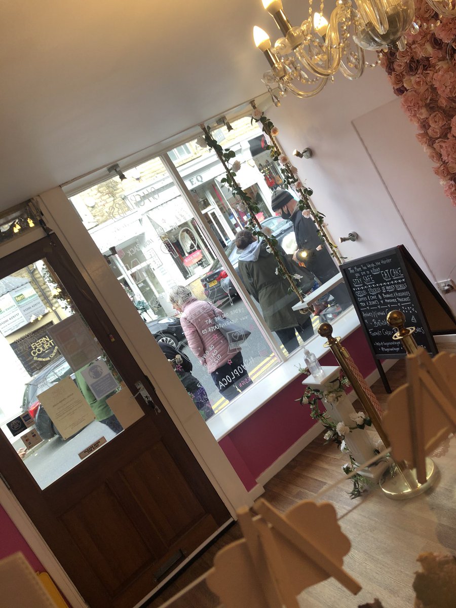 Thank you to everyone who queued today for our FLASH CUPCAKE SALE 💖👏🧁💖👏🧁💖👏💖💖#ShopSmallUK #CommunityShield #CupCakes #clitheroe #lancashire #flash #sale