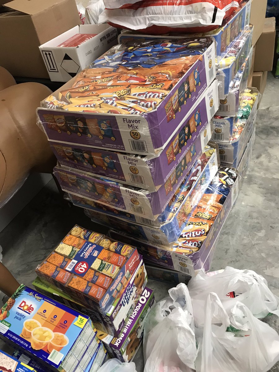 FireSpringfield's tweet photo. Loading relief supplies for the community of Vinton, La.              #springfieldfire
#albanyfire #southernboyzoutdoors
#teamwork https://t.co/87ZJGoVHYx