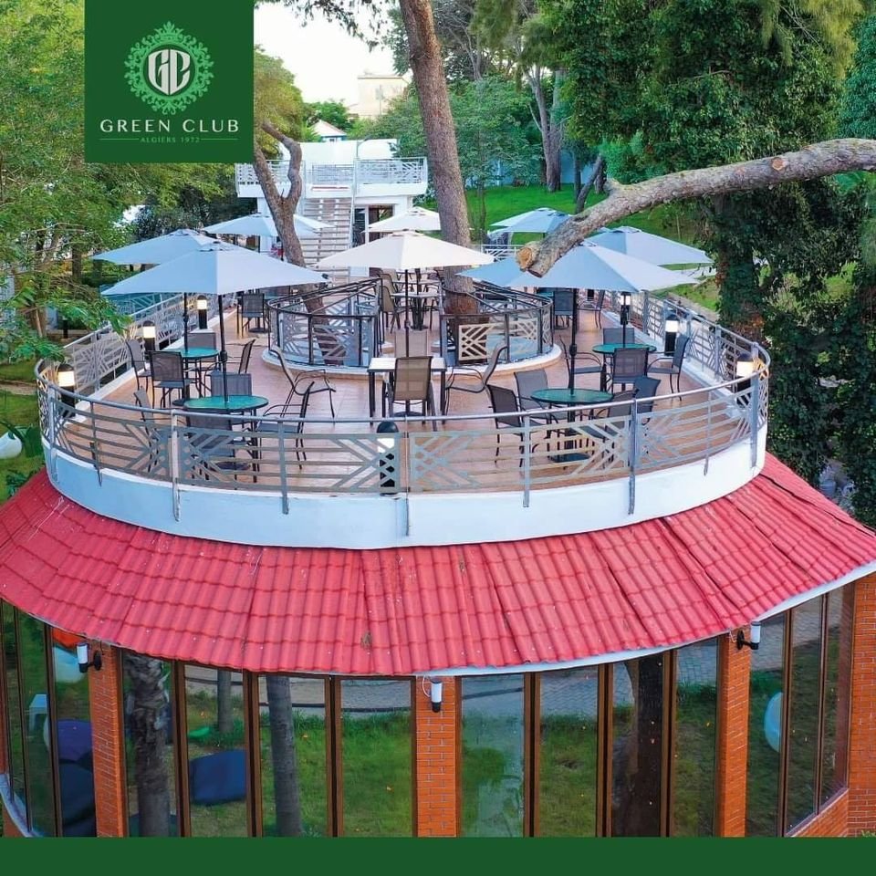 OMehdi88's tweet photo. Je viens de voir une pub FB pour cet endroit  à belcourt, tt le monde s'offusque du prix d’entrée et se plaint que ce soit inaccessible pour le commun des algériens, mais pk devrait on avoir que des endroits accessible ? Apres si le service et presta ne suivent pas c autre chose! https://t.co/QmUPqnw07q