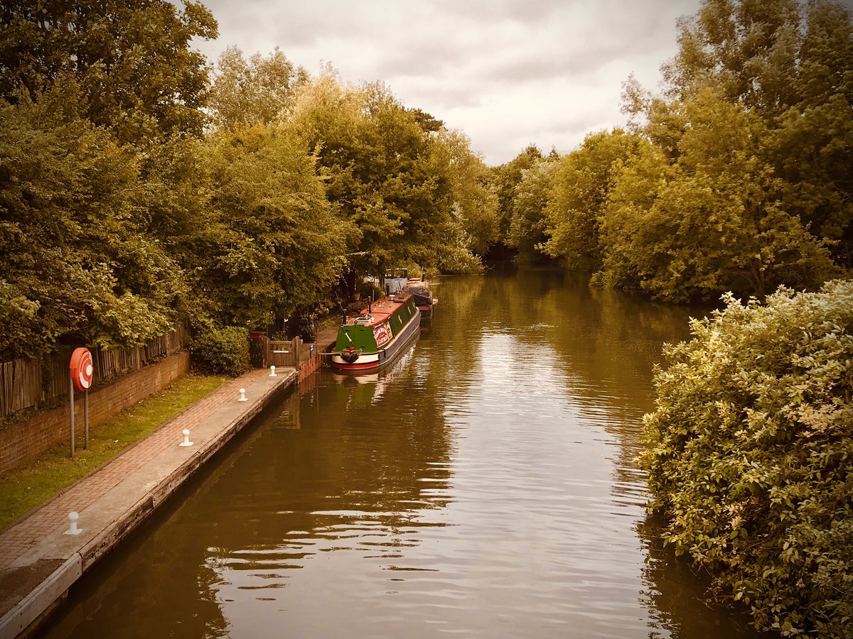 comedyloulou's tweet photo. Husband &amp; I R going 2b living on a boat at some point so seeing houseboats on the River Lea is our current dream world #boats #boatlife #houseboat  #saturdayswalk #riverlea #ware #passingby #mywalktoday #iphonography #photographer #photo  #walking #keepingactive #mindclearing https://t.co/39sGRxWvHg