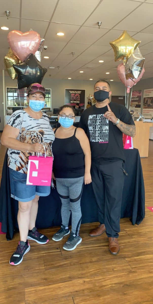 Tacos 🌮 and phones 📱 nothing better than that on a beautiful Saturday 😎