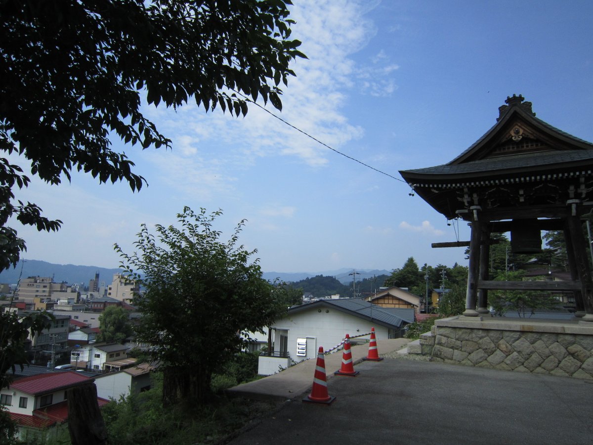 chie_tatsu's tweet photo. 令和２年８月４日（火）⑤
高山市　正雲寺
ご住職が不在で、書置き御朱印をゲット(#^.^#)
高台にありました。景色は素敵です。
車で来れば、良かった((+_+))
#高山市 #正雲寺 #御朱印 #書置き御朱印 #平日御朱印 https://t.co/itkoeRFF7A