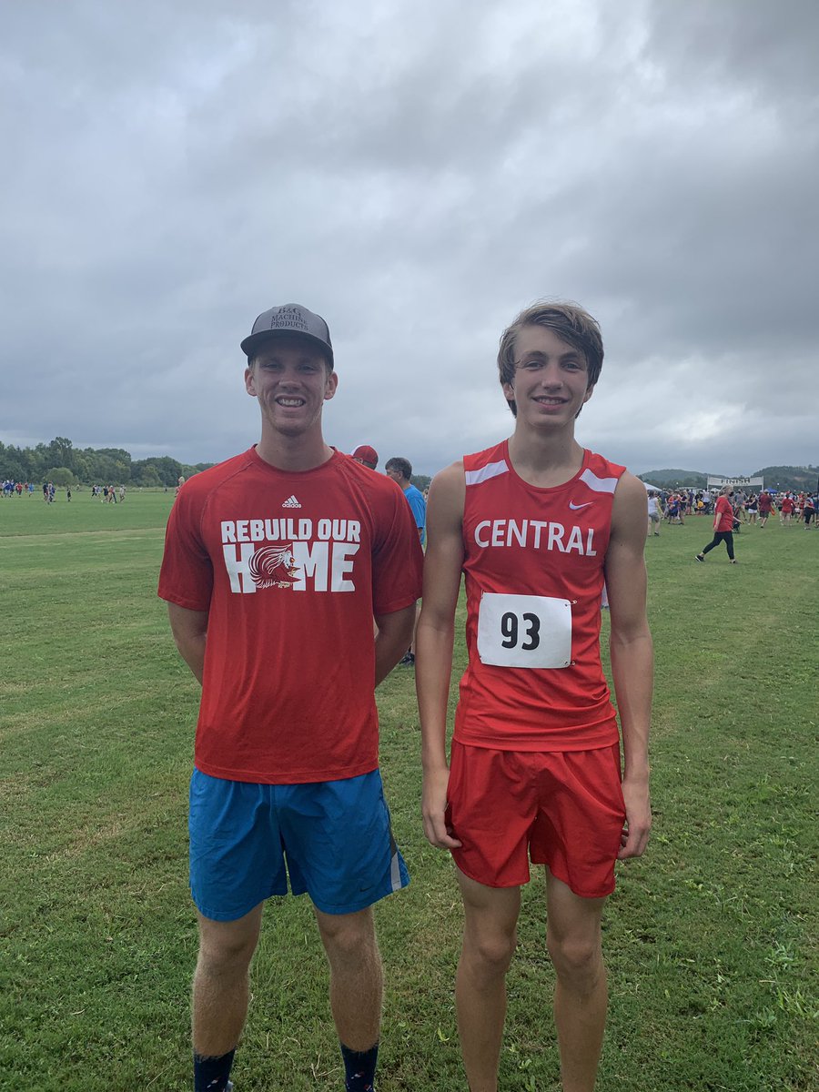 AndrewScarbor11's tweet photo. Whenever I race in Oxford I get a chance to visit with family. Glad my cuz, Jeremiah, came to support me. Then while visiting my grands my sister made a surprise visit during her short leave from the Army National Guard. Ran a 18:53. Only gets better from here. #sophmore #CHSxc https://t.co/YAqyU0AXRp