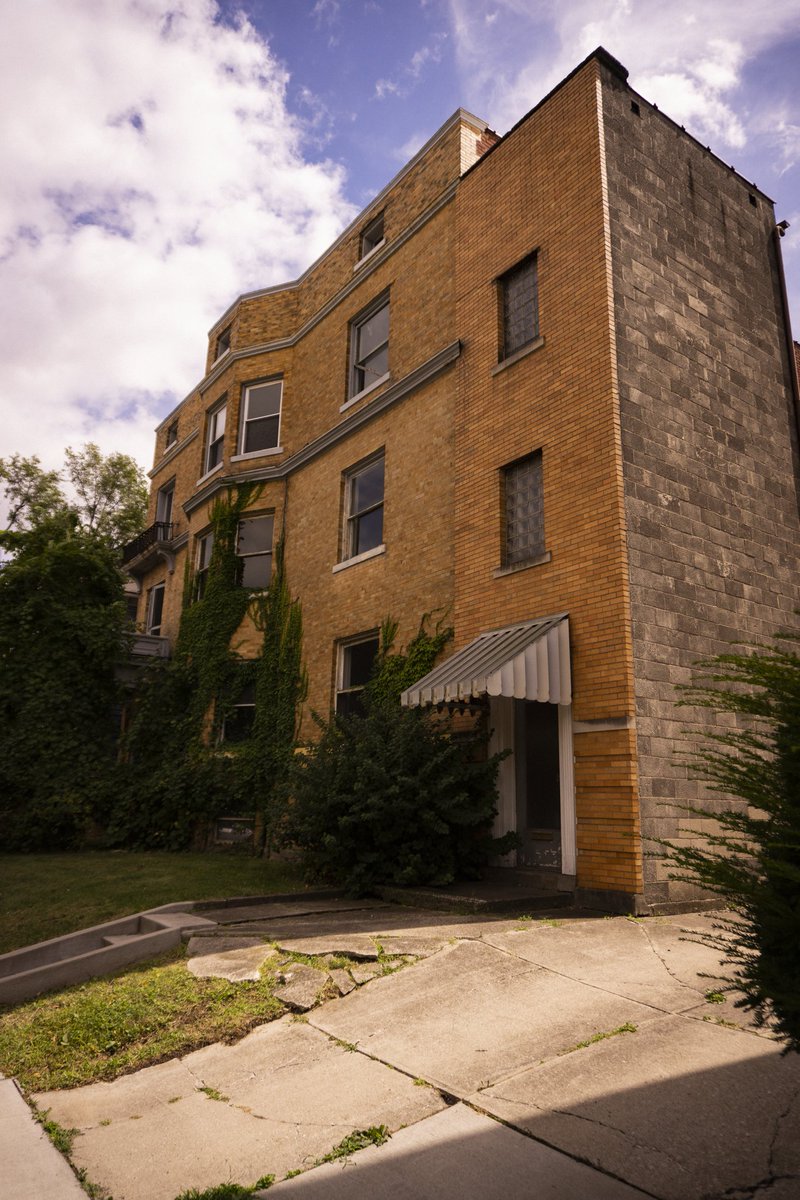 JplusRussell's tweet image. Toledo Apartment Buildings