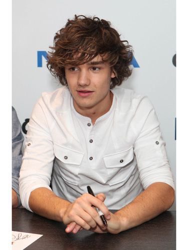 wemadeitfuture's tweet image. Does it ever drive you crazy just how fast the night changes🥺❤️ #lpshowact2 #27yearsofpayno #HappyBirthdayLiam