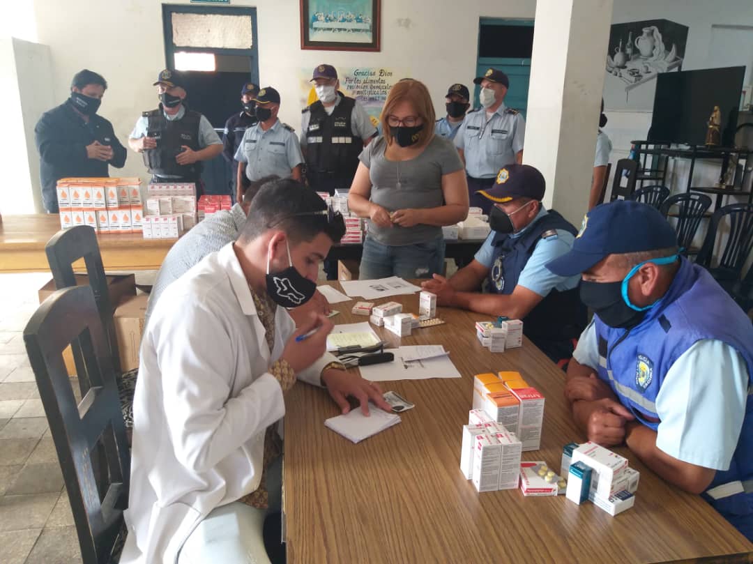 AccrevenT's tweet photo. Trabajamos donde haga falta llegar y estar. Trabajamos porque nacimos y fuimos formados bajo principios de solidaridad y humanidad. Porque amamos lo que sabemos hacer. Dr Ramon Alberto y Lic. Manuel de la Rosa. Accreven Táchira con excelentes profesionales. https://t.co/HQpJn902y2