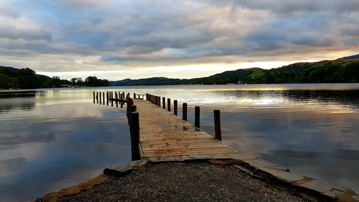 Banarnies's tweet photo. Great #hiking day up and over the Old Man of Coniston and Dow Crag finished off with 
#sunsetphotography at Coniston Water #LakeDistrict https://t.co/Bu4KwXmO77