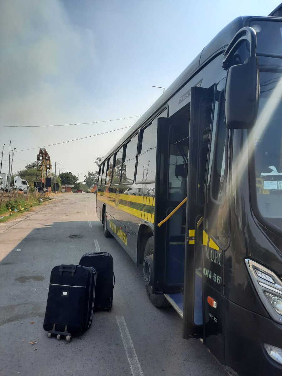 🇦🇷➡️🇵🇾 | 7️⃣5️⃣ compatriotas, divididos en varios grupos provenientes de Argentina, ingresaron a territorio nacional. Cumplirán cuarentena en distintos albergues dispuestos por el #CCI del cual la #SNI es miembro.
¡La batalla aún no acaba, sigamos luchando!
