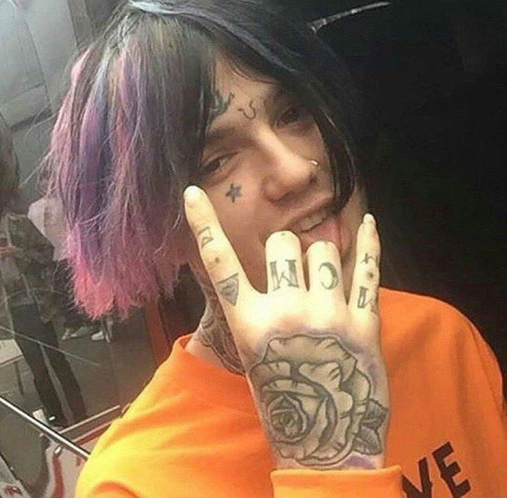 6. his influence. he was the face a whole new wave of emo rap. a big list of rappers wouldn’t be nearly as popular as they are now without peep, some of these artists include tracy, everyone in gbc, brennan savage (he’s so good btw), yunggoth, gab3, bexey, killstation etc.