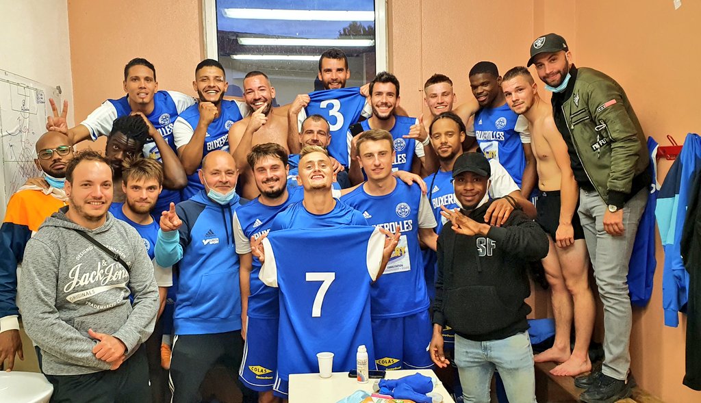 EsbFoot's tweet photo. Et hop... 3 pts dans la poche 
Forza @EsbFoot 4 Royan 1
Buts Angely x2 Coste x1 @BnatSimon x1 💙🤍💙 https://t.co/InH5kZA6ro
