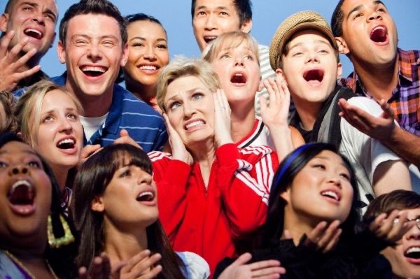 i saw someone do this and it’ll make me feel better about everything happening right now so here are my glee comfort episodes that i will literally never get tired of watching: a thread