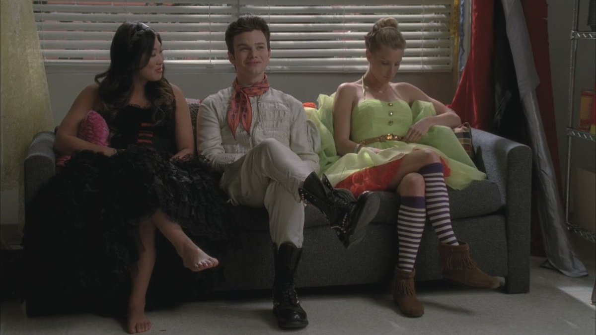 6. prom queen (s2 e20) 9/10 i love all of glee’s prom episodes but prom queen hits so different like kurt’s storyline here was so good and ALL the songs were amazing it just ate ! that’s all