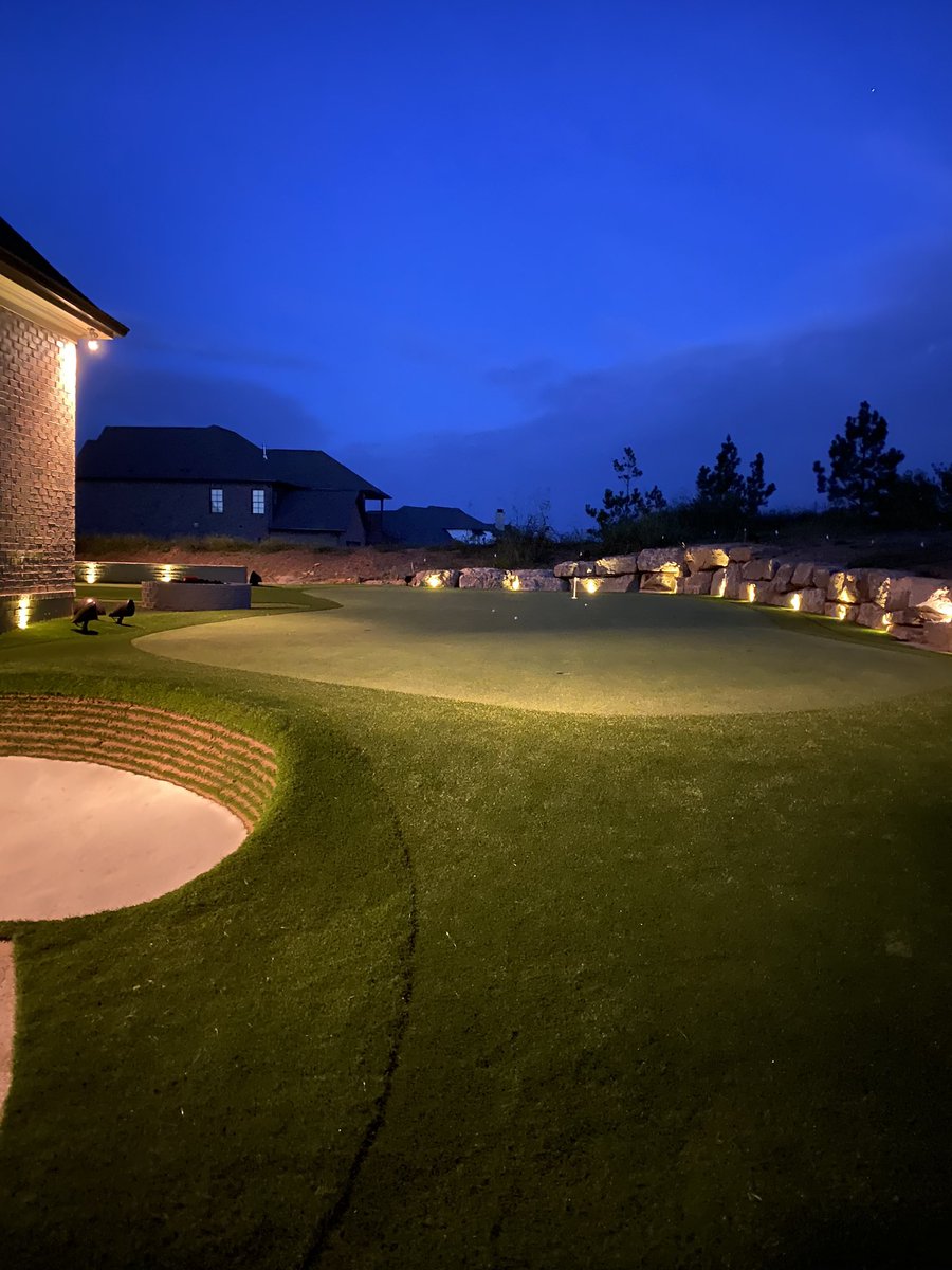 CelebrityGreens's tweet image. Proud of our guys! They dialed in this 4500 Sq Ft Golf Complex with 2 cuts of fringe, stacked sod bunker, 6 tee areas and a putting lab for Top Golf Instructor @killengolf ⛳️. Matt was instrumental in the design and told us exactly what he wanted 👊🏼⛳️ #redefiningprivategolf