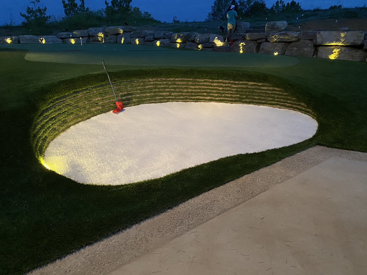 CelebrityGreens's tweet image. Proud of our guys! They dialed in this 4500 Sq Ft Golf Complex with 2 cuts of fringe, stacked sod bunker, 6 tee areas and a putting lab for Top Golf Instructor @killengolf ⛳️. Matt was instrumental in the design and told us exactly what he wanted 👊🏼⛳️ #redefiningprivategolf