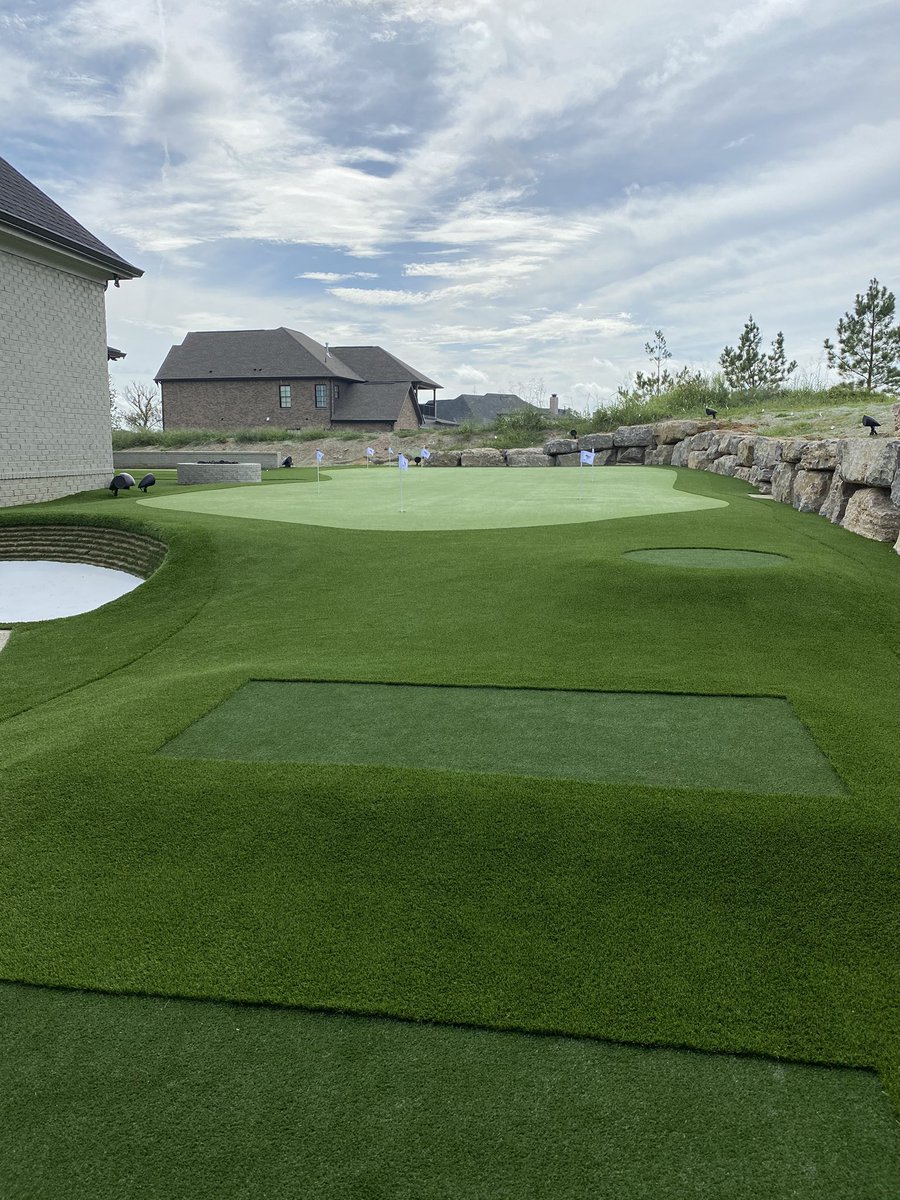 CelebrityGreens's tweet image. Proud of our guys! They dialed in this 4500 Sq Ft Golf Complex with 2 cuts of fringe, stacked sod bunker, 6 tee areas and a putting lab for Top Golf Instructor @killengolf ⛳️. Matt was instrumental in the design and told us exactly what he wanted 👊🏼⛳️ #redefiningprivategolf
