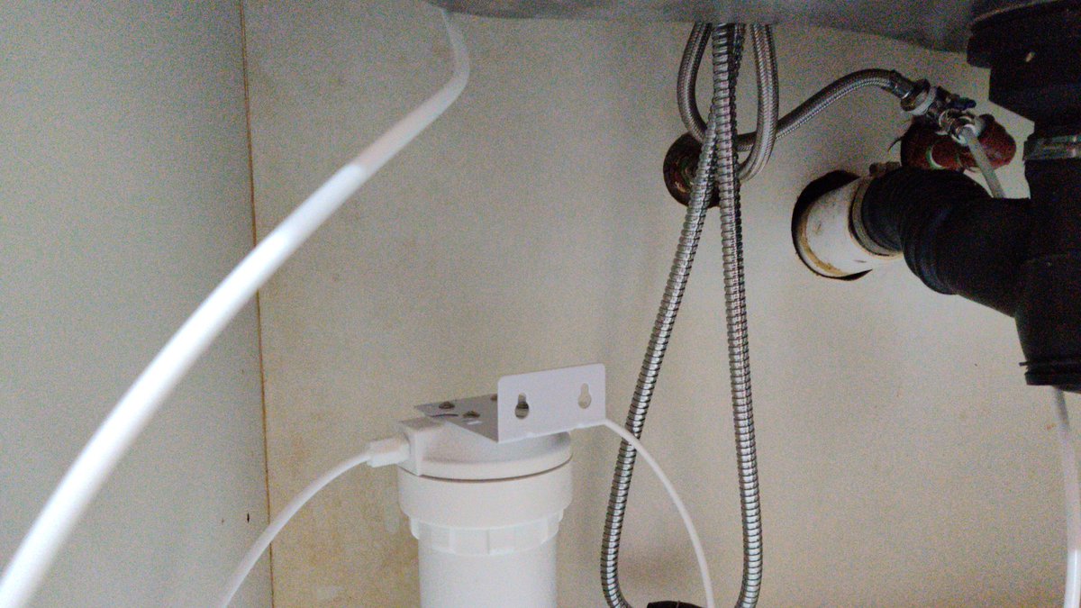 Lucifer182's tweet image. Hoy también tocó en casa la instalación, gracias al crack de @mesch por avisar el súper descuento. Hidrolit Senic Out bajo mesada.