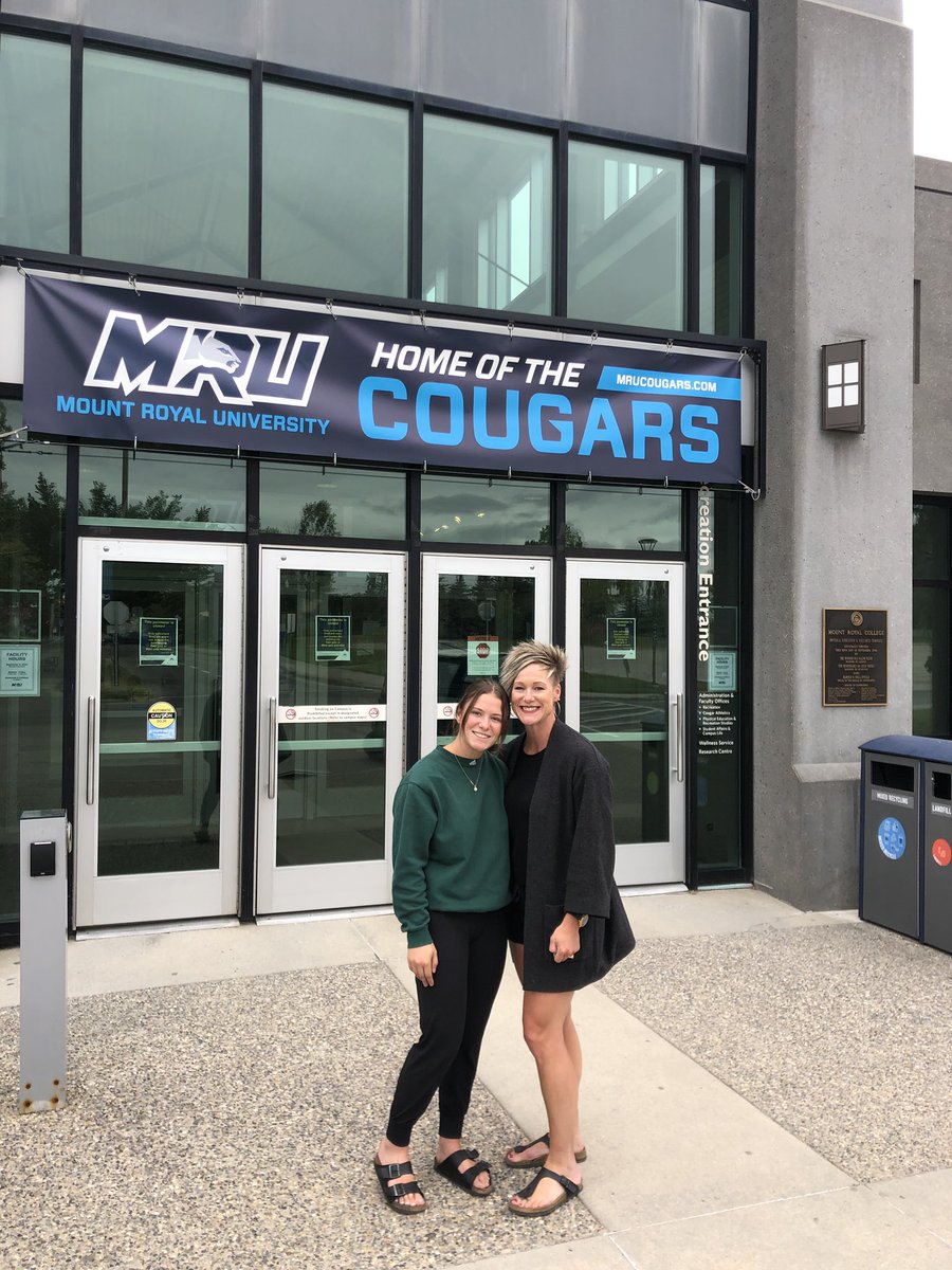 billfromphill's tweet photo. Move in Day for Alex we are excited to see what’s next in store for her @MRUWomensHockey Thanks to @schols28 @NAXHockey @carla_macleod for all the support and guidance to get her to this point. https://t.co/vpIaYD1Vda