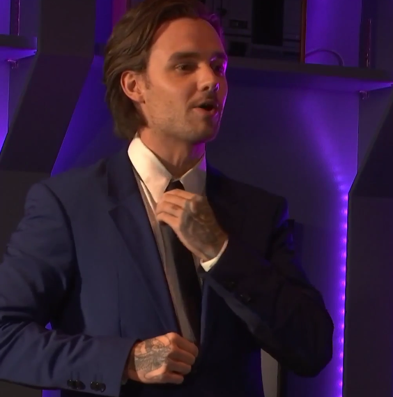 sumalangityawa's tweet image. LIAM IN A SUIT. THAT'S THE TWEET. 

#lpshowact2 #LPSHOW2 #HappyBirthdayLiamPayne