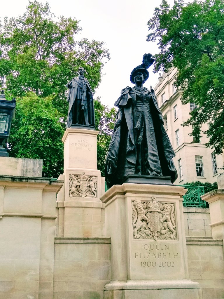 Queen Elizabeth the Queen Mother stands subservient below King George VI on The Mall. There was really no need for this as they moved the statue of the king at the same time. The bronze freezes are a bit iffy!  #womenstatues