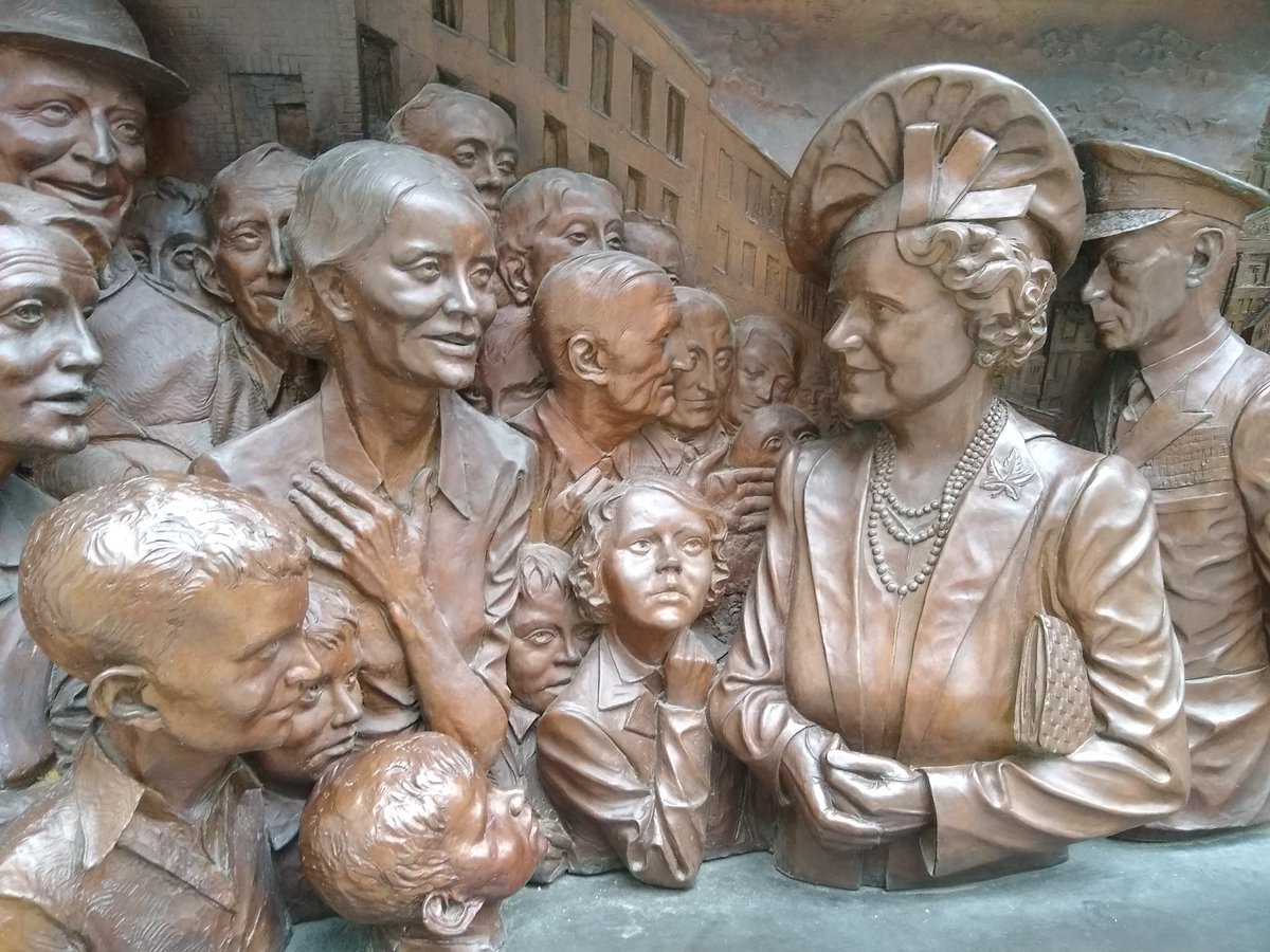 Queen Elizabeth the Queen Mother stands subservient below King George VI on The Mall. There was really no need for this as they moved the statue of the king at the same time. The bronze freezes are a bit iffy!  #womenstatues