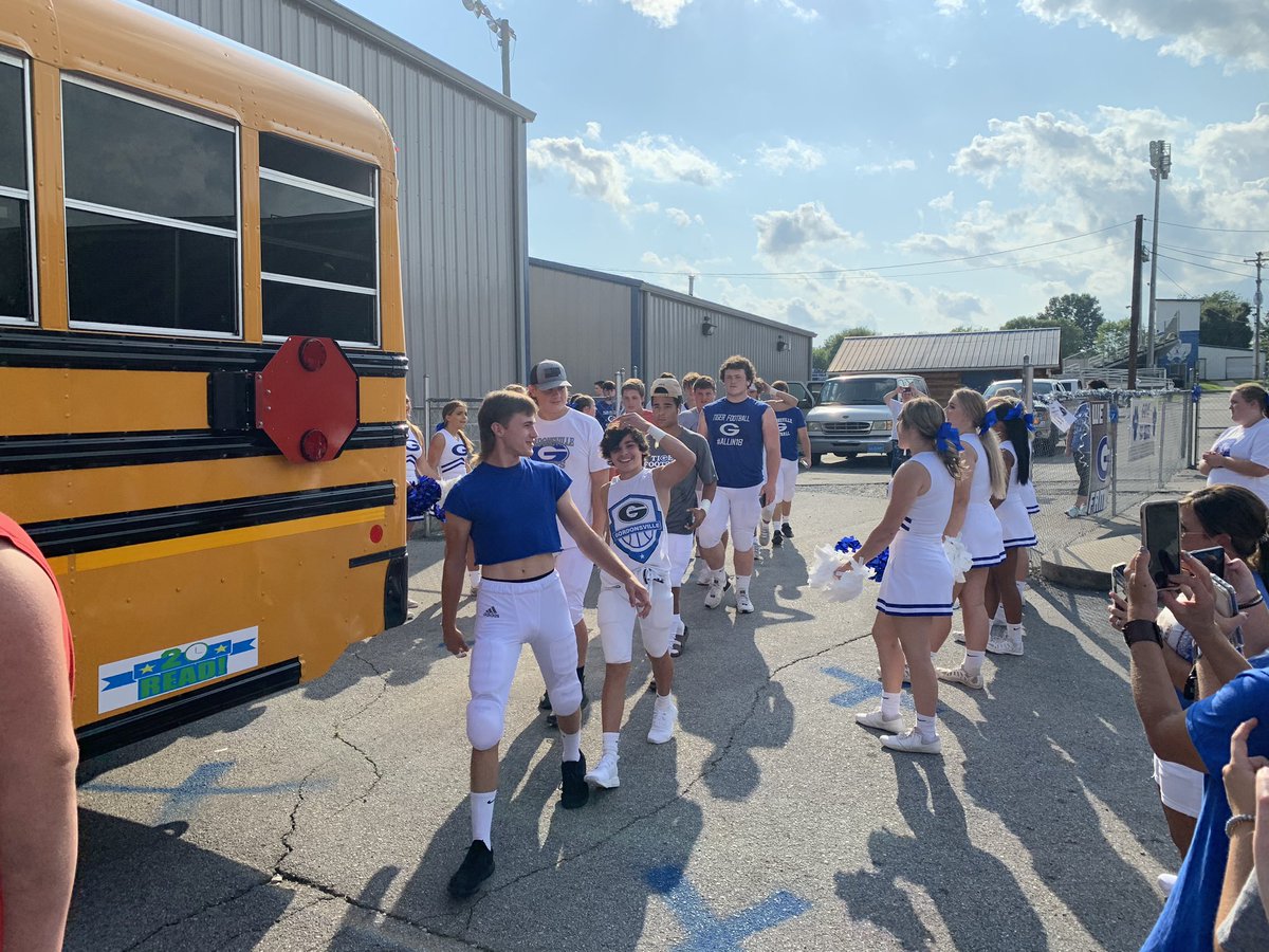 GVilleTigerFB's tweet photo. Thanks to the cheerleaders for the send in off. The Tigers are enroute.
#LetsHunt
#BeatCarthage https://t.co/Ucq3X7JUe1