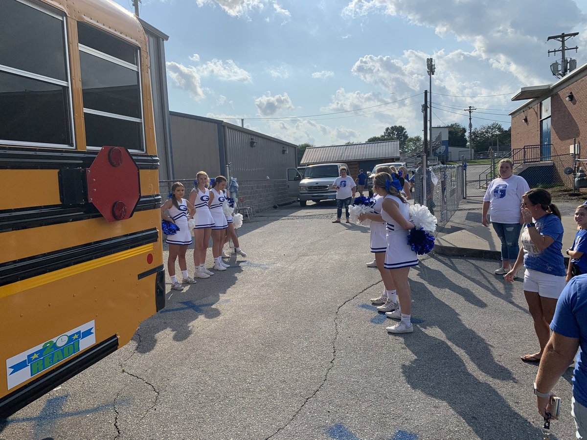 GVilleTigerFB's tweet photo. Thanks to the cheerleaders for the send in off. The Tigers are enroute.
#LetsHunt
#BeatCarthage https://t.co/Ucq3X7JUe1