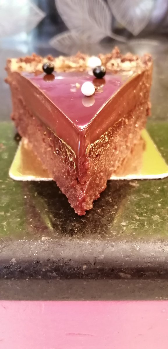 AbdoShakur's tweet photo. Moelleux au chocolat gluten free @Chocovicoficial @ElleetVire @BakonUSA @ValrhonaFrance @HannahMaggs22 https://t.co/xkDbQFQZGi