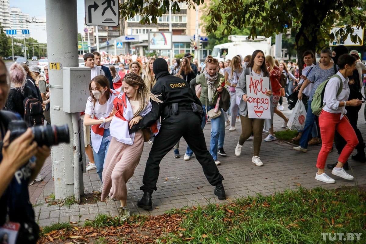 Today women have opened the second front of protests. Ladies behaved bravely, approached OMON with a smile, defended guys and journalists when riot police attacked. Fearless, they broke OMON chains twice. It seems that police had no order to beat. No one planned such development