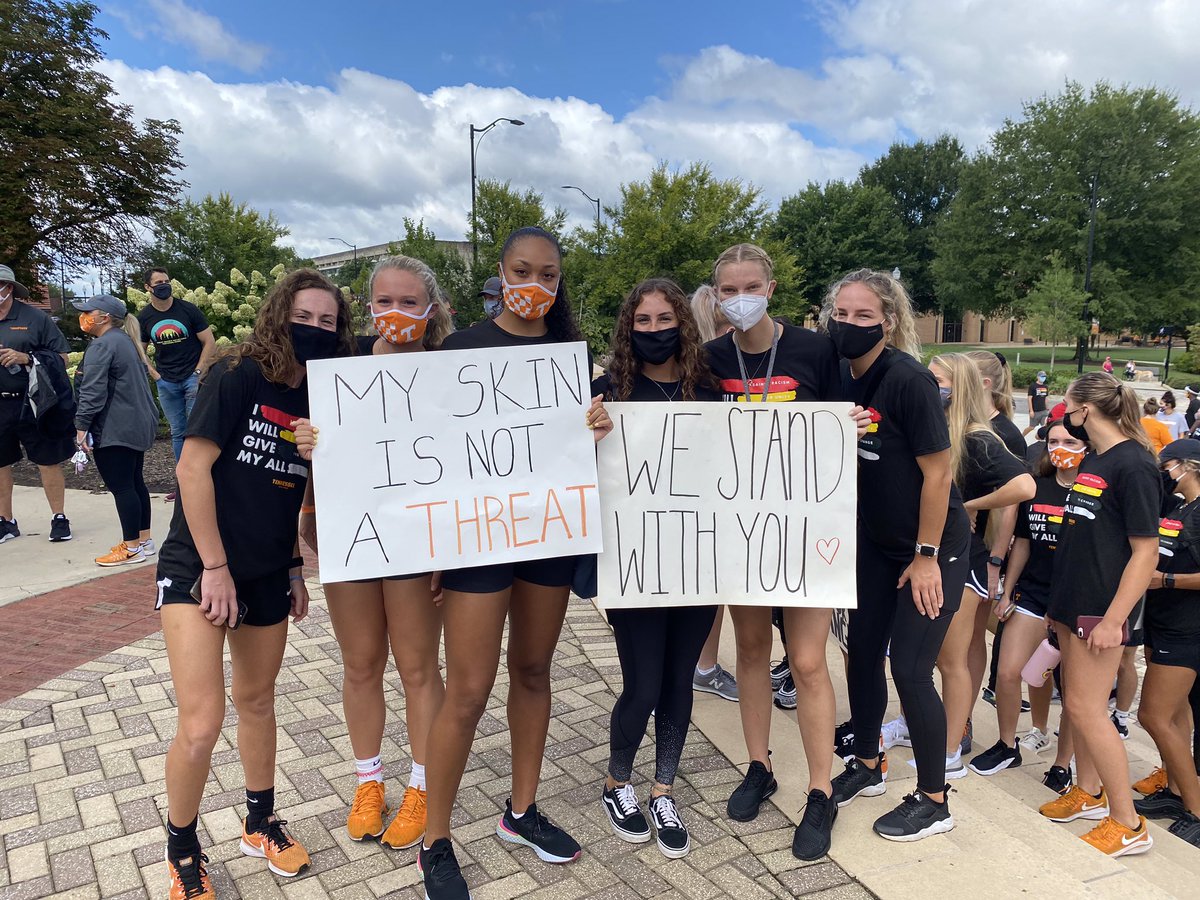 NCAASoftball's tweet photo. For equity and justice, we fight! ✊🏿✊🏾✊🏽✊🏼✊🏻

🗣 @Vol_Softball 
https://t.co/LTX1uFhpDH