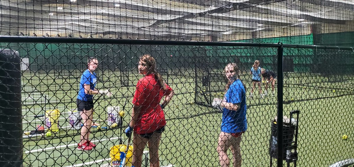 Savanna_Luther's tweet photo. What do you do in triple digit heat? Grind!! Me and some of @14uGloryNaudin teammates are putting in some extra work at the Halo.πͺπ₯π― #GettingReady4Fall #Grinding2getBetter
@rickcowan68 @Los_Stuff https://t.co/L3EeZBROjv