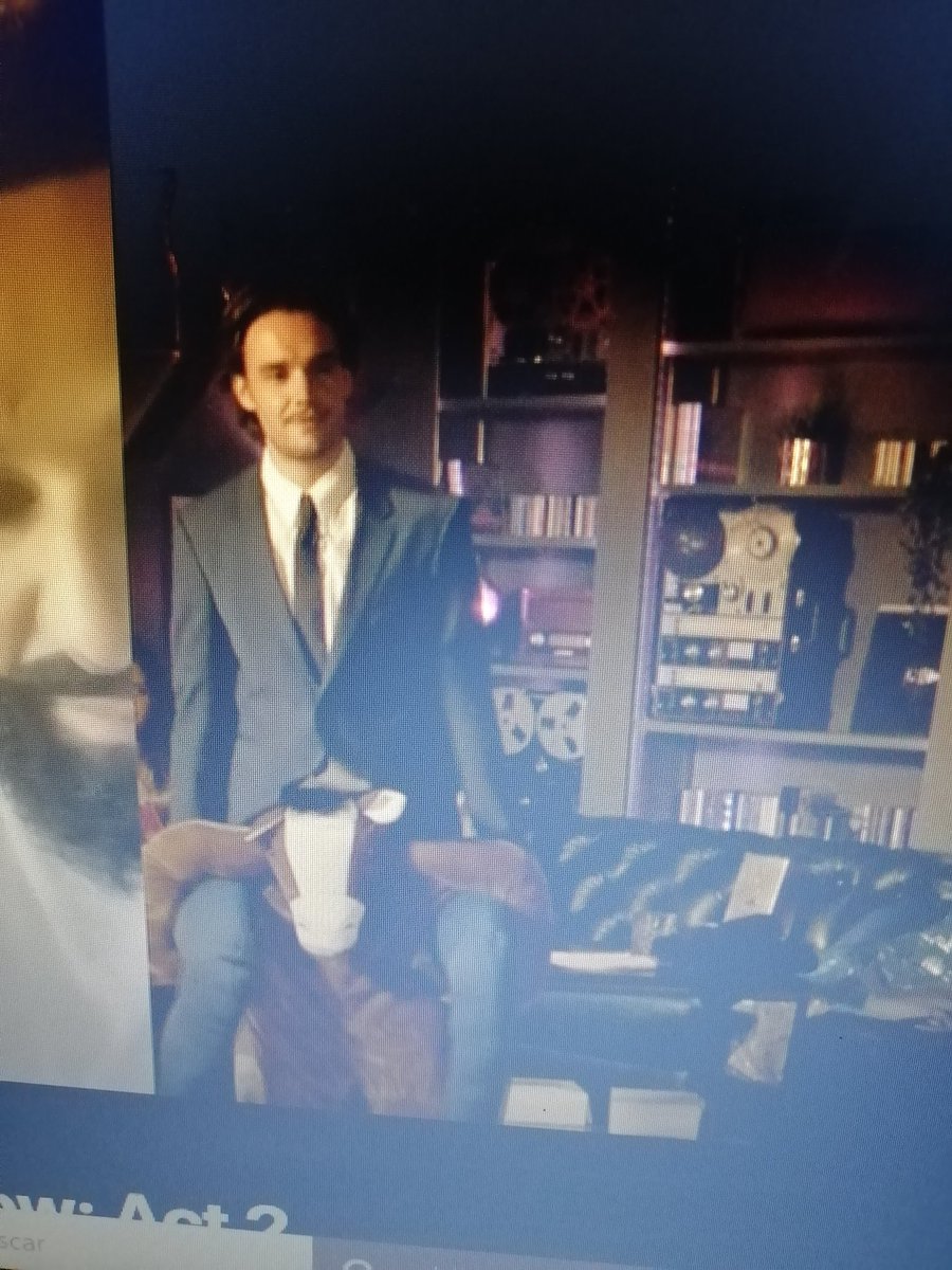 PromoLP93's tweet image. Sigo sin saber si el regalo es un caballo o una vaca
¿Qué opináis? Porque dicen caballo, pero yo no lo veo 😂
#LPSHOW2