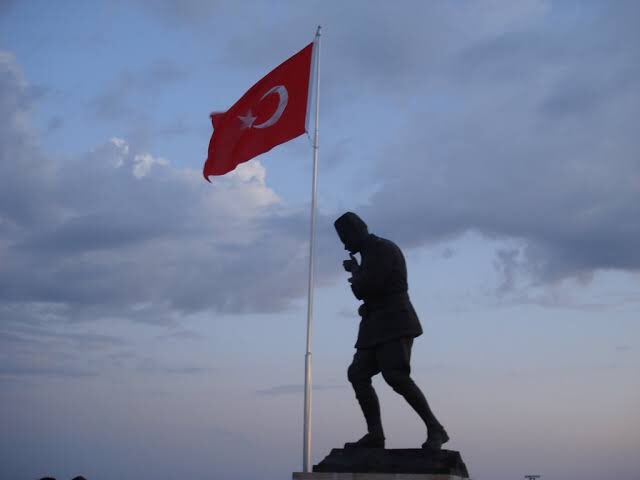 Bugün Kocatepe’den doğan güneşi Akdeniz’e götürdüğümüz gündür... #30AgustosBaskumandanZaferi #30AgustosZaferBayrami #MustafaKemalATATURK