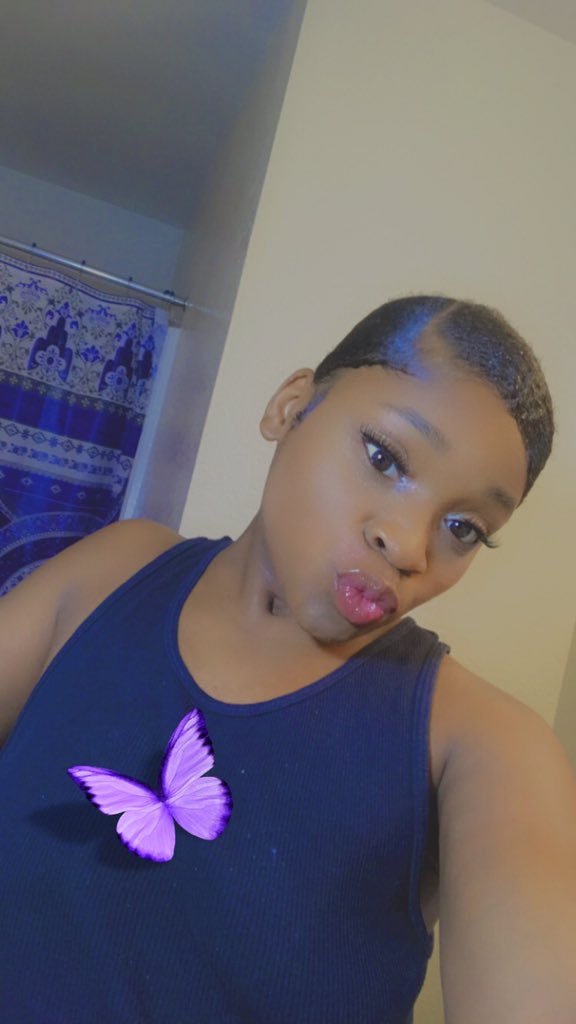 LaughsJay's tweet image. Beauty is her name ❤️😍🧡