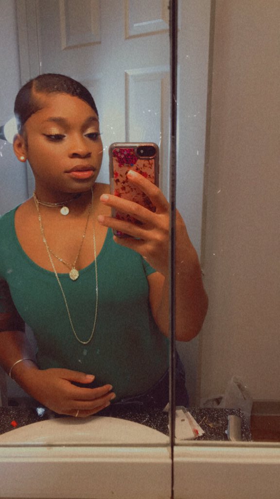 LaughsJay's tweet image. Beauty is her name ❤️😍🧡