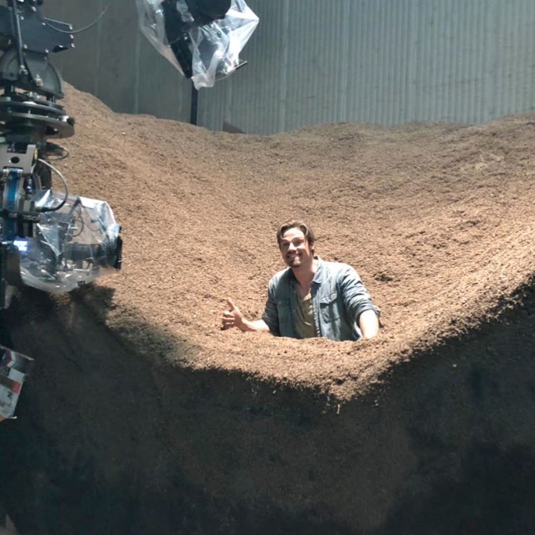 BeastiesForever's tweet photo. Repost andy_muschietti IG - Part 2
Happy birthday my talented, humble brother @jayryanofficial , here’s the day we buried you in shit and you took it like a samurai #benhanscom #itmovie
#JayRyan #Andy_Muschietti
#ITChapter2 #ITChaperTwo https://t.co/C6y2fNyHYs